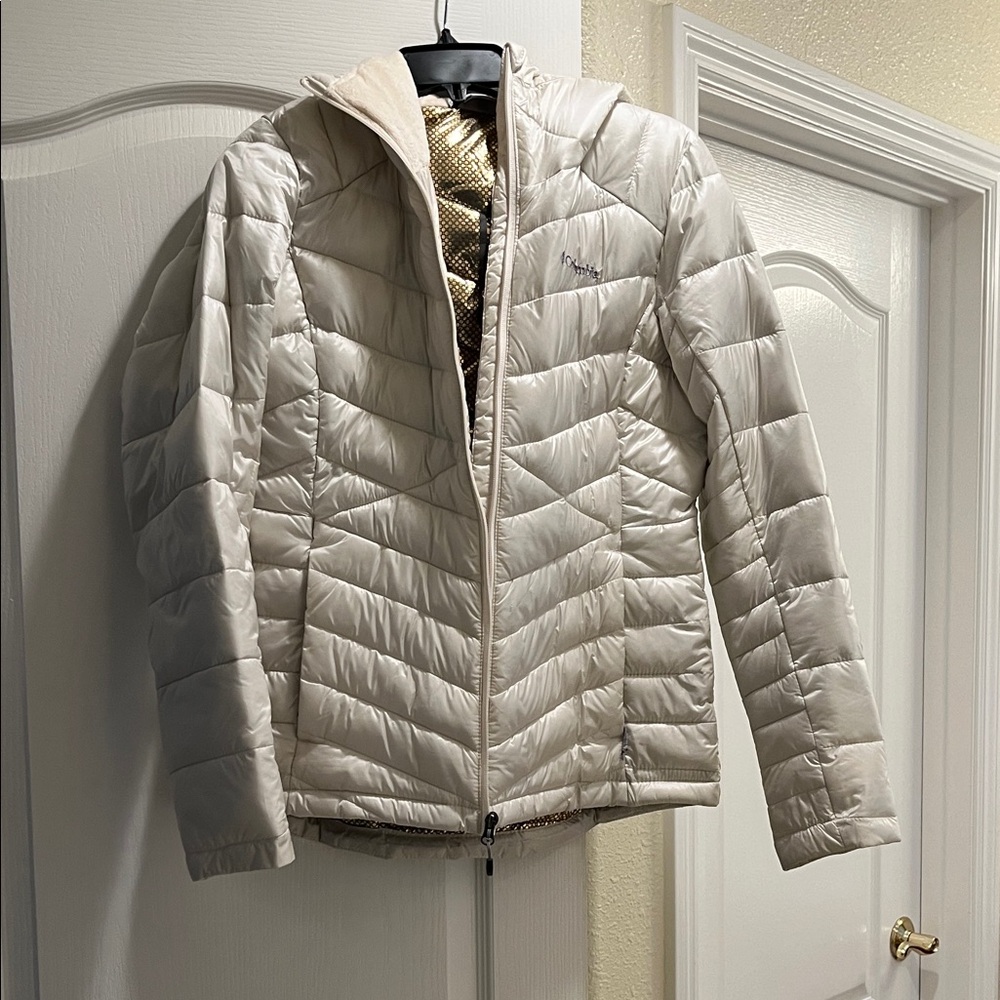 Columbia Women's Off-White Puffer Jacket